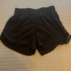 Lulu lemon hotty hot high-rise lined short 4’’ size 6 black
